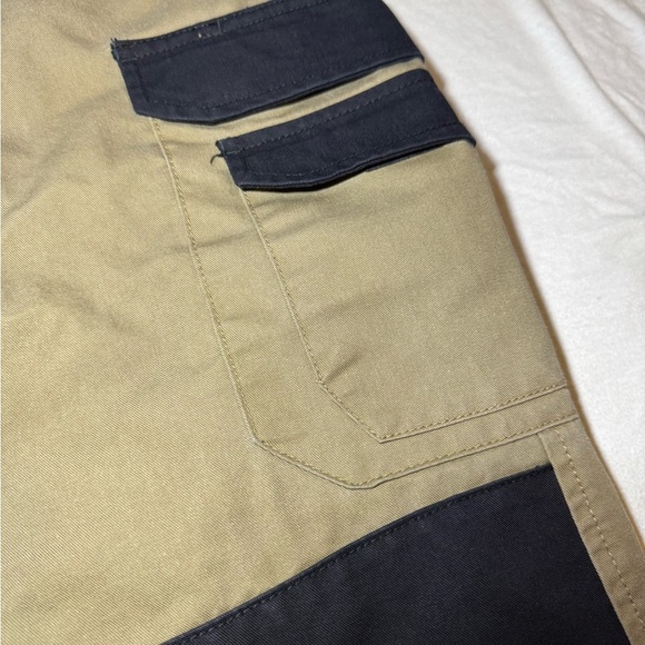 Men's Dual-Tone Cargo Pants - Picture 3 of 9